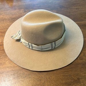 GiGi Pip Hat with two bands